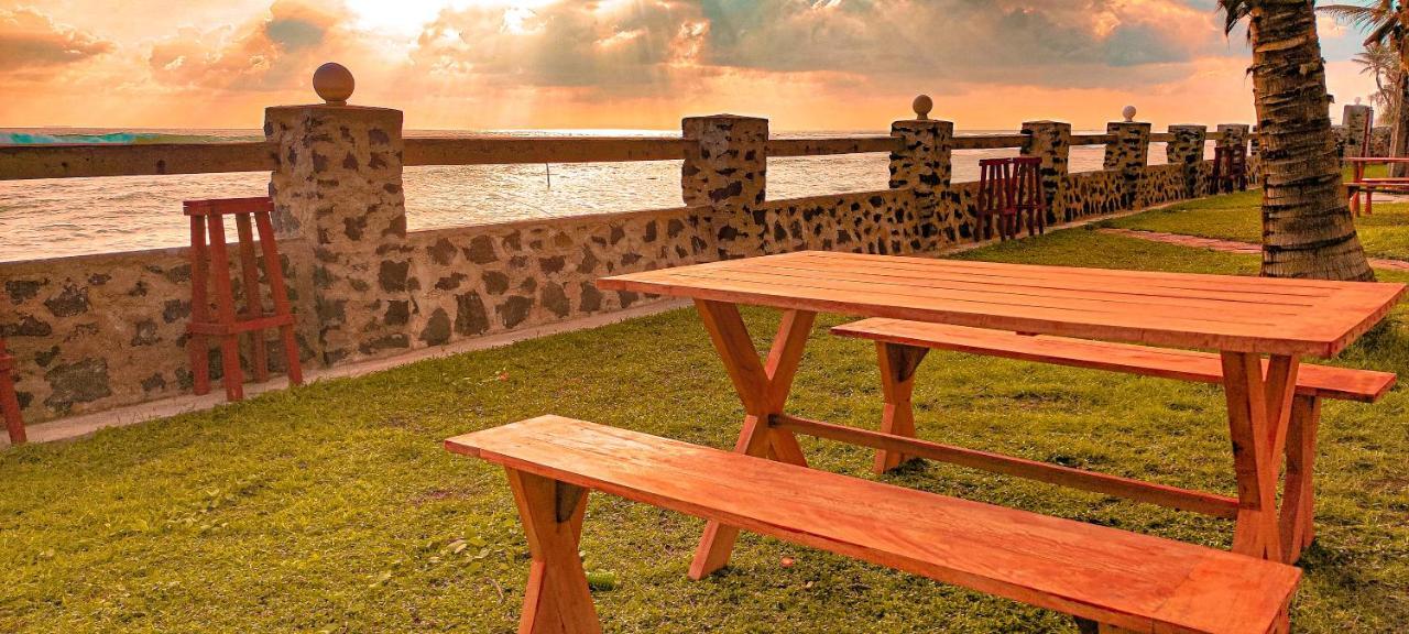 Nu-Vin Beach Hotel Ахангама Екстериор снимка